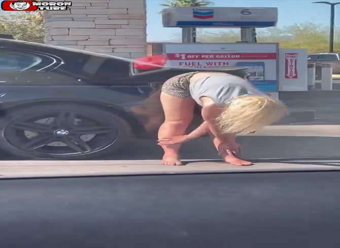 Video :This blonde's morning is not going well!